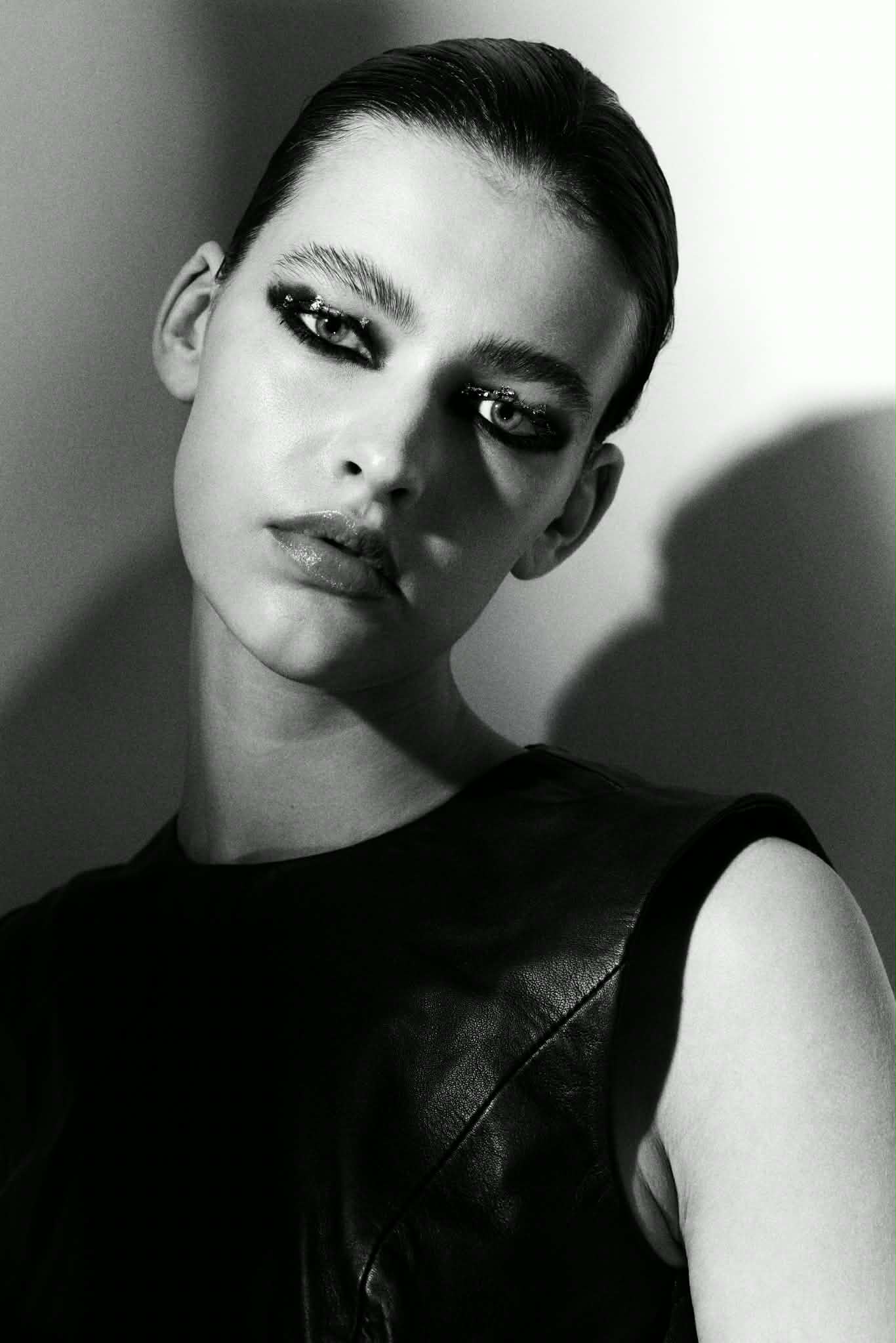 Zwart-wit studio-editorial